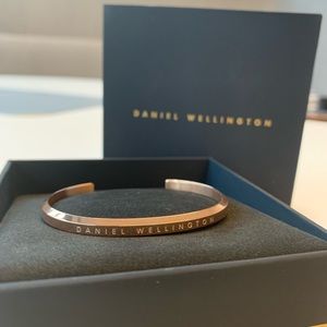Daniel Wellington ,Gold a Classic Cuff small, new